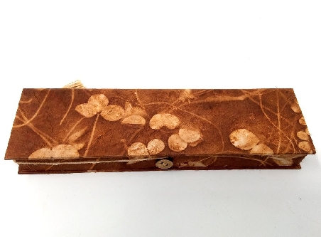 Caja de Lokta solarizada