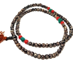 Japamala de hueso oscuro grabado con piedras 2