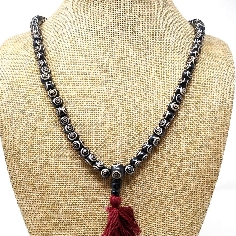 Japamala de hueso oscuro grabado