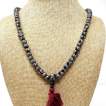 Japamala de hueso oscuro grabado