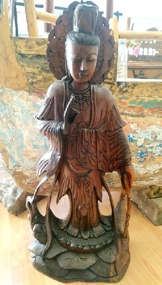 Guan Yin de madera 100 cms.