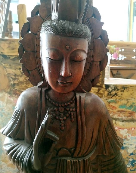 Guan Yin de madera 100 cms.