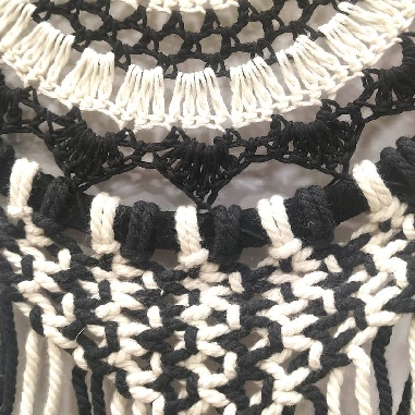 Atrapasueños Mandala blanco y negro Apas20 55 x 22 cms.