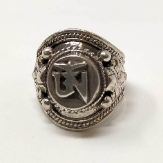 Anillo de plata "Om" 2