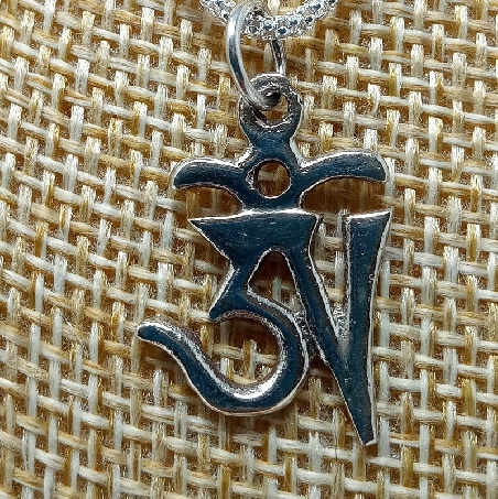 Colgante de plata "Om tibetano"