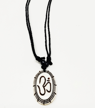 Colgante de hueso "Om" colghu59 (3 unidades)