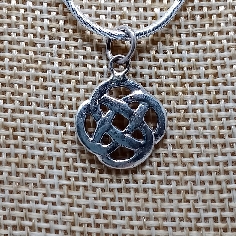 Colgante de plata "Nudo infinito" redondo