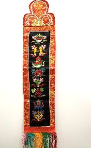Bordado "Signos auspiciosos" 80 cms. 2