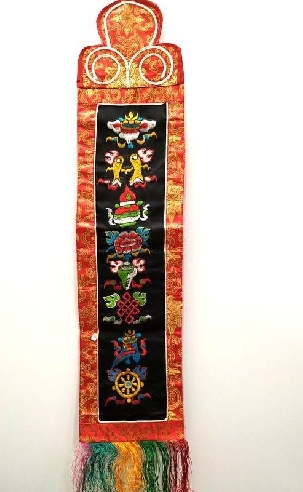 Bordado "Signos auspiciosos" 80 cms.