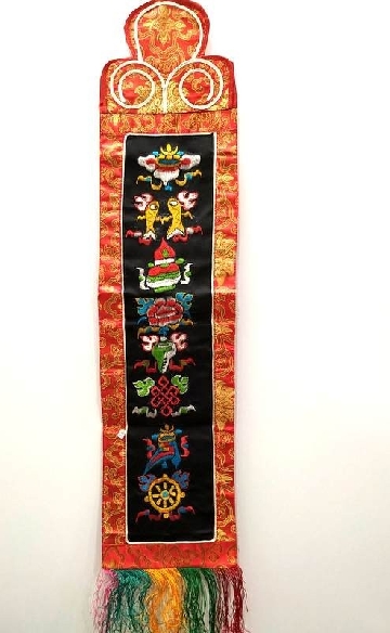 Bordado "Signos auspiciosos" 80 cms.