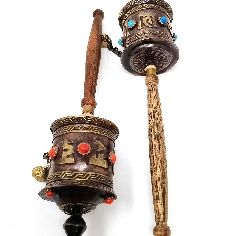 Rueda de oración oscura "Om mane"