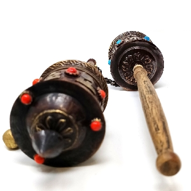 Rueda de oración oscura "Om mane"