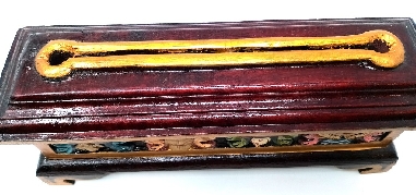 Incensario de madera pintado