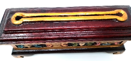 Incensario de madera pintado