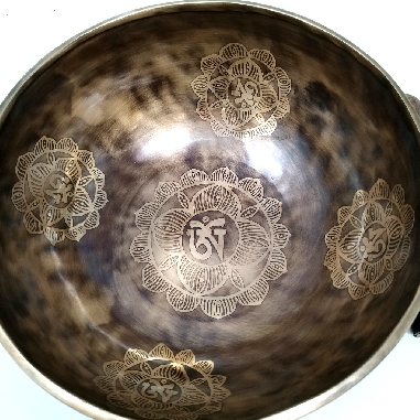 Cuenco "Om" oscuro 22-23 cms. 1300-1500 grs.