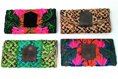 Monedero de antelina bordado