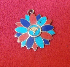 colgante-doble-flor-de-loto-con-pedreria