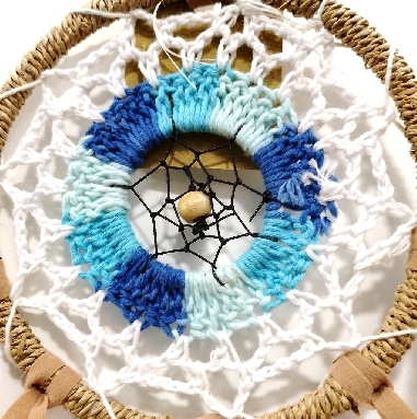 Atrapasueños plumas azules Apas 33  12 x 25 cms.