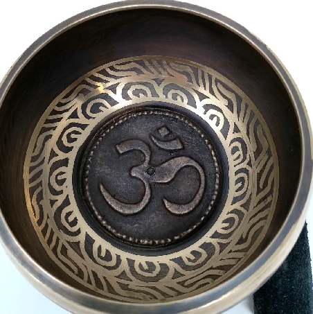 Cuenco torneado 13 cms "Om" 400-500 grs Cuenco torneado 13 cms "Om" 400-500 grs