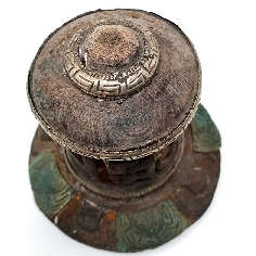 Rueda de oración de madera antigua 2