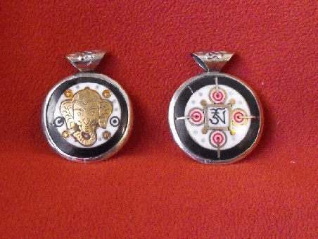 colgante-hueso-y-cuerno-ganesh