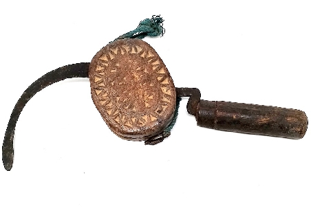 Azada antigua Tharu III