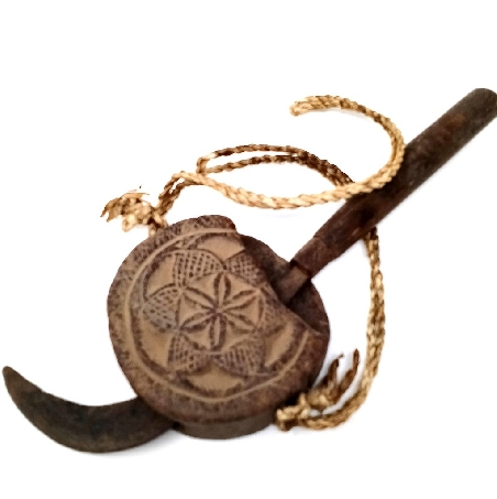 Azada antigua Tharu IV