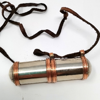 Butti cilíndrico plateado