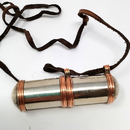 Butti cilíndrico plateado