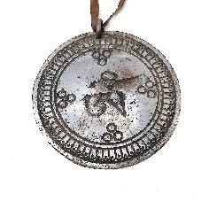 Medallón metal símbolo Om