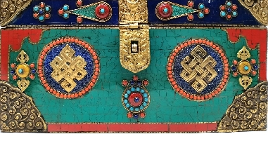 Baulete de madera y pedrería