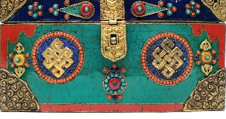 Baulete de madera y pedrería