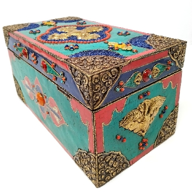 Baulete de madera y pedrería