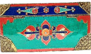 Baulete de madera y pedrería