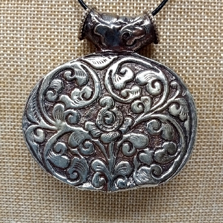 medallón tibetano colgmet250