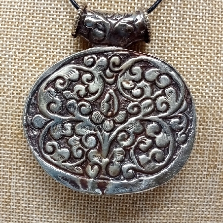 medallón tibetano colgmet253