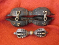 dorje-con-funda-madera 2