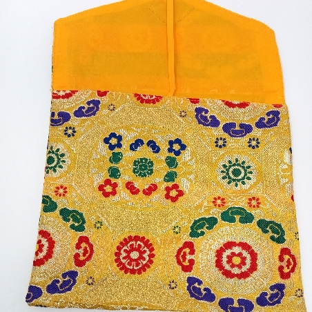 Guarda sutras seda amarillo