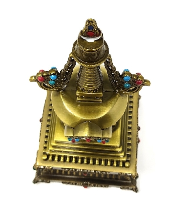 Estupa de metal grande