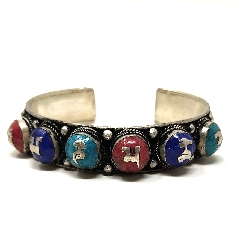 Pulsera "Om mane padme hum" sobre pedrería