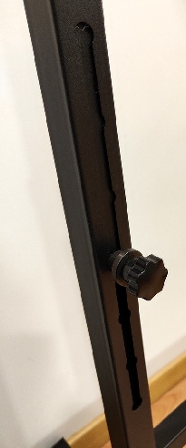 Soporte de Gong telscópico con ruedas 80 cms.