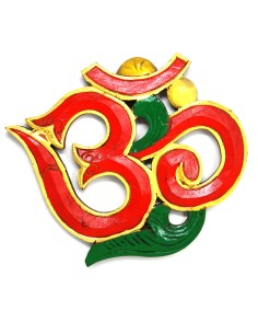 Om madera amarillo, verde  y rojo. Grande (19 x 22 cm)