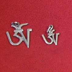 Colgante Om tibetano metal pequeño