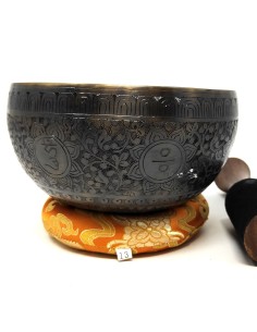 Cuenco Jhumka grabado especial. 17 cm 815 gr.