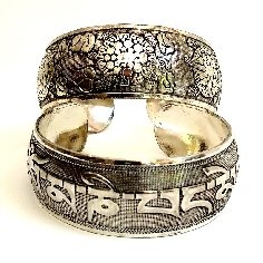 Brazalete metal signos auspiciosos