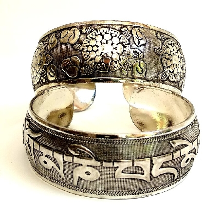 Brazalete metal signos auspiciosos