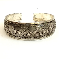 Brazalete metal signos auspiciosos 2