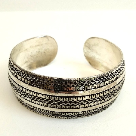 Brazalete metal signos auspiciosos
